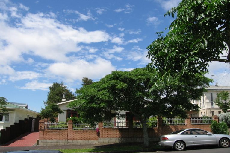 Photo of property in 6 Riro Street, Point Chevalier, Auckland, 1022