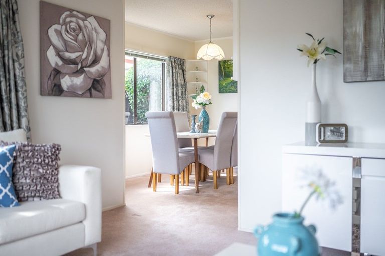 Photo of property in 2/77 Aberfeldy Avenue, Highland Park, Auckland, 2010