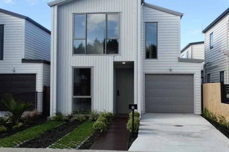 Photo of property in 5 Pihoihoi Place, Hobsonville, Auckland, 0616