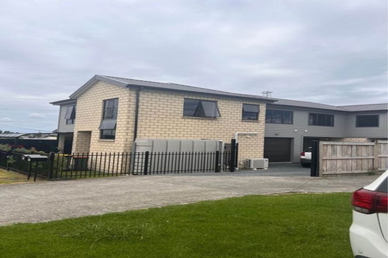 Photo of property in 62 Lincoln Park Avenue, Massey, Auckland, 0614