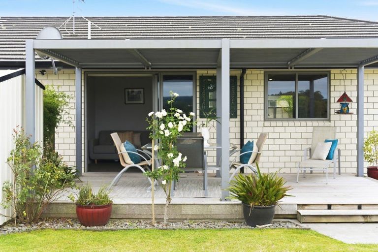 Photo of property in Waterview Estate, 28/4 Greystone Place, Omokoroa, 3114