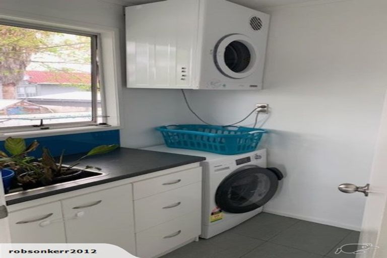 Photo of property in 31 Blanche Way, Half Moon Bay, Auckland, 2012