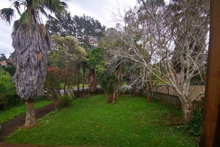 Photo of property in 28 Claverdon Drive, Massey, Auckland, 0614