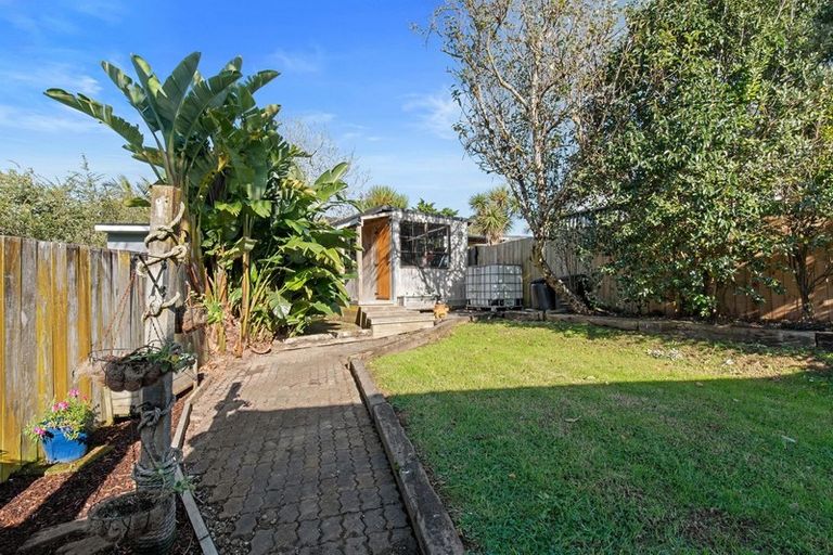 Photo of property in 2/29 Cranston Street, Torbay, Auckland, 0632