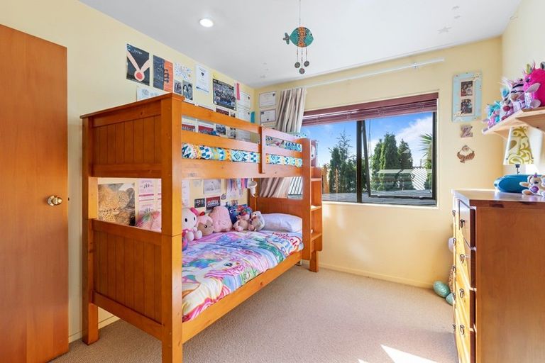 Photo of property in 12/76 Target Road, Totara Vale, Auckland, 0629