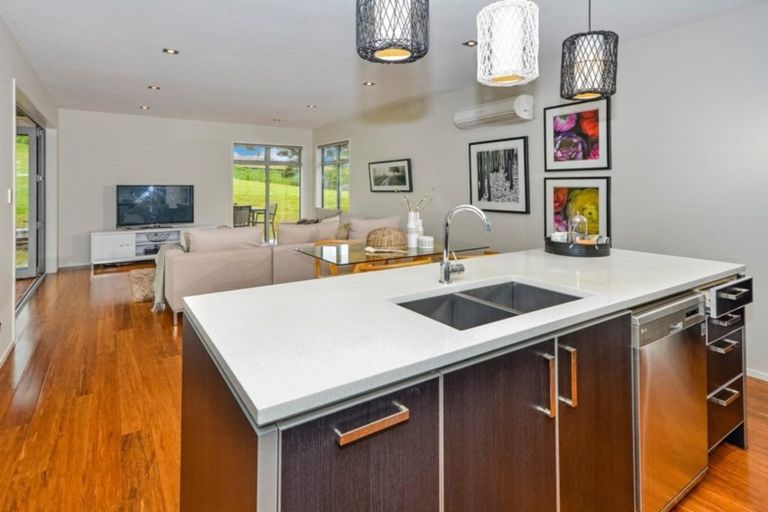 Photo of property in 73d Oraha Road, Kumeu, 0892