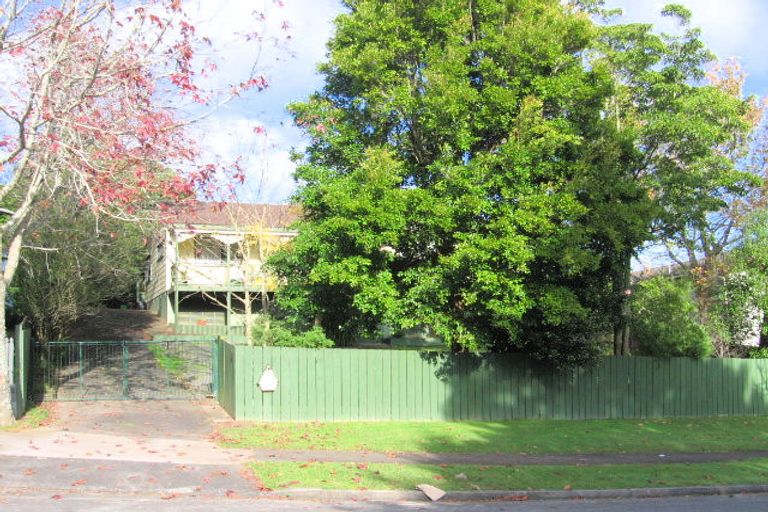 Photo of property in 3 Melia Grove, Goodwood Heights, Auckland, 2105