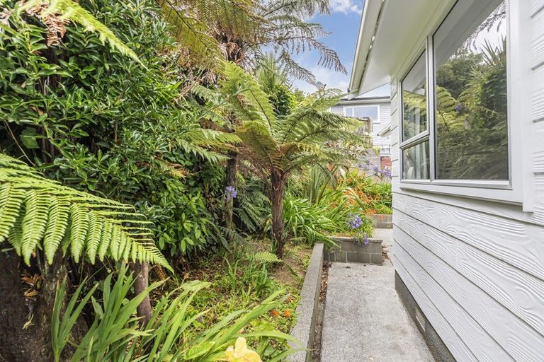 Photo of property in 15 Fyvie Avenue, Tawa, Wellington, 5028