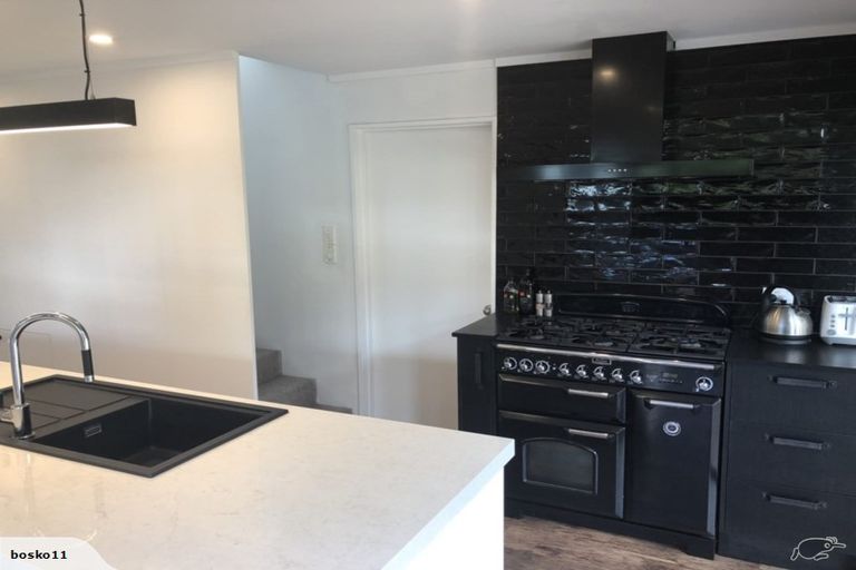 Photo of property in 7 Holly Court, Kelvin Heights, Queenstown, 9300