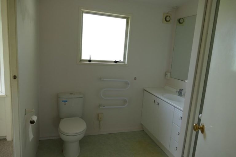 Photo of property in 80n Tirimoana Road, Te Atatu South, Auckland, 0602