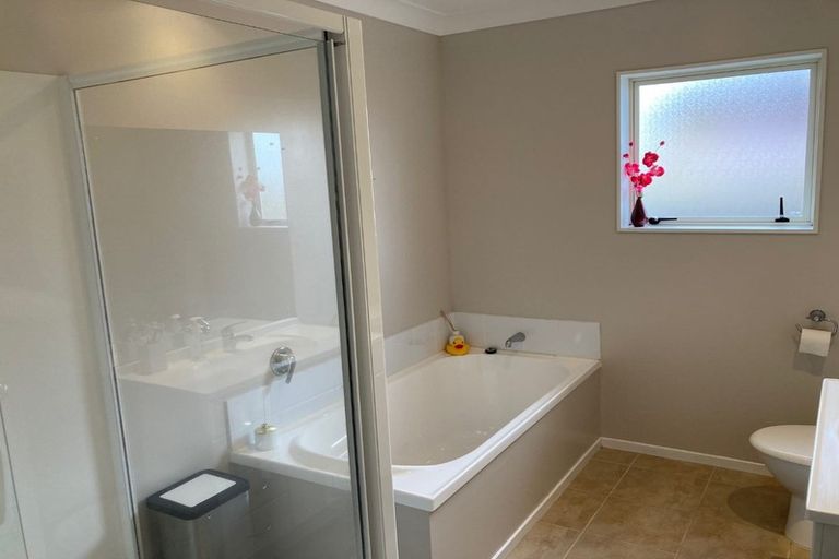 Photo of property in 41 Erlestoke Crescent, Churton Park, Wellington, 6037