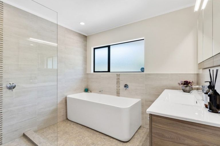 Photo of property in 18 The Close, Greenhithe, Auckland, 0632