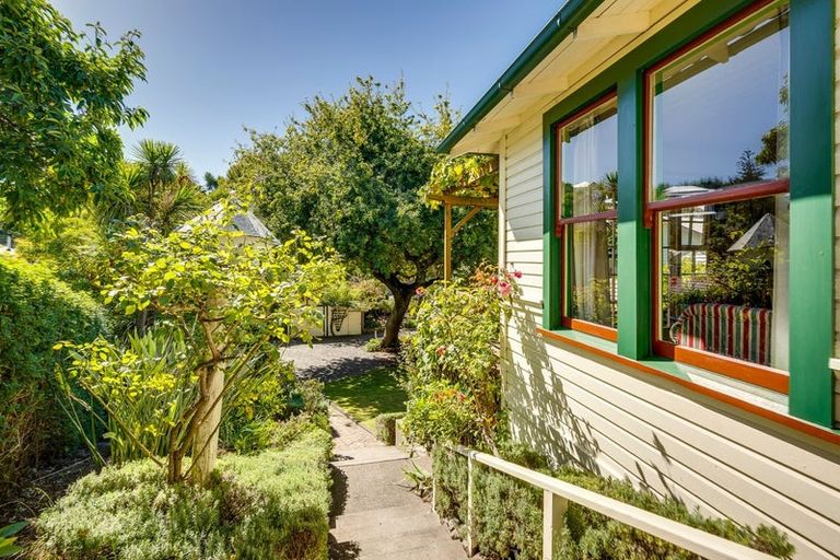 Photo of property in 19 Cameron Road, Bluff Hill, Napier, 4110