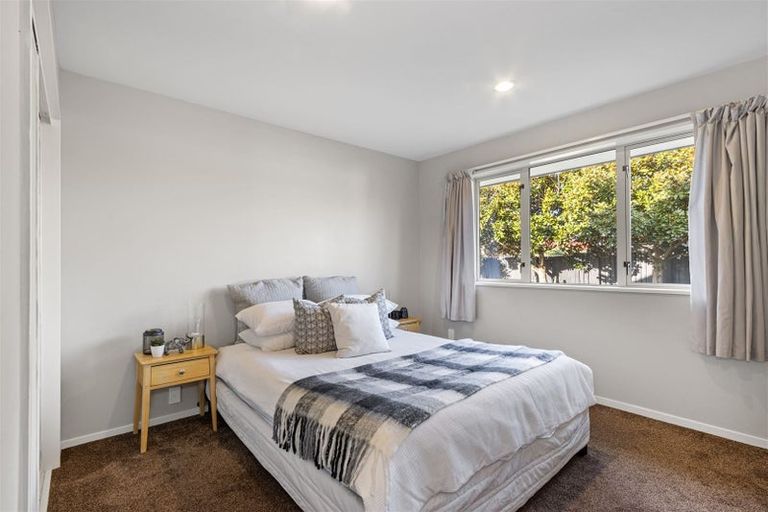 Photo of property in 15 Dinglebay Place, Casebrook, Christchurch, 8051