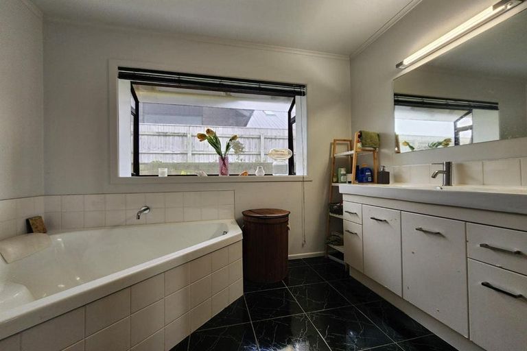 Photo of property in 8b Julian Place, Westown, New Plymouth, 4310