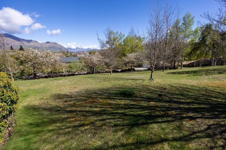Photo of property in 5 Cottonwood Lane, Wanaka, 9305