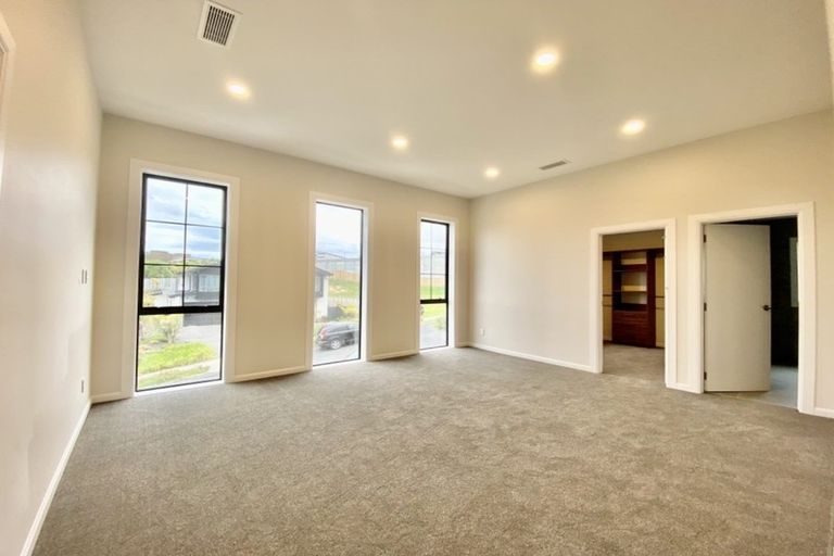 Photo of property in 27 Colliston Rise, Pinehill, Auckland, 0632