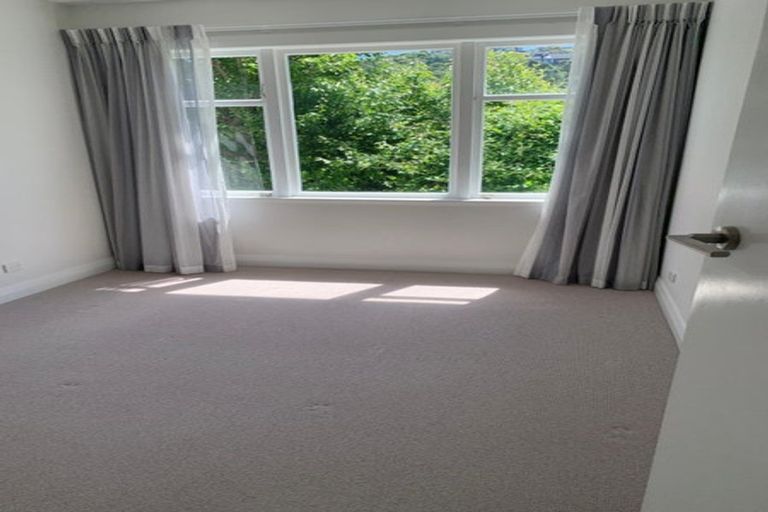 Photo of property in 15a Kellsmere Crescent, Island Bay, Wellington, 6023