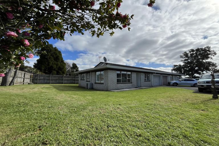 Photo of property in 18b Challen Close, Conifer Grove, Takanini, 2112