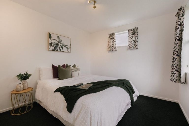 Photo of property in 25 Mokau Place, Terrace End, Palmerston North, 4410