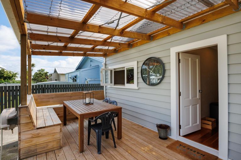 Photo of property in 24 Oxford Street, Hokowhitu, Palmerston North, 4410