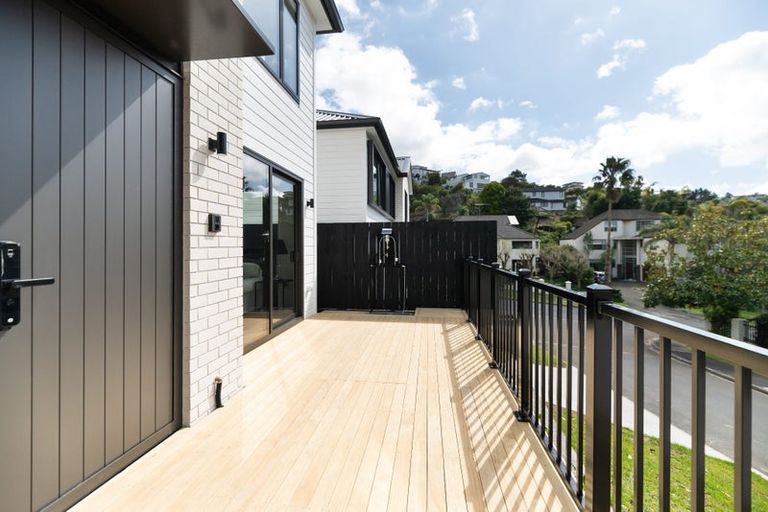Photo of property in 1a Adelie Place, Murrays Bay, Auckland, 0630