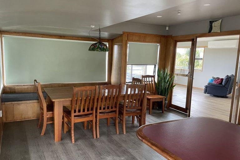 Photo of property in 166 Carlisle Road, Northcross, Auckland, 0632