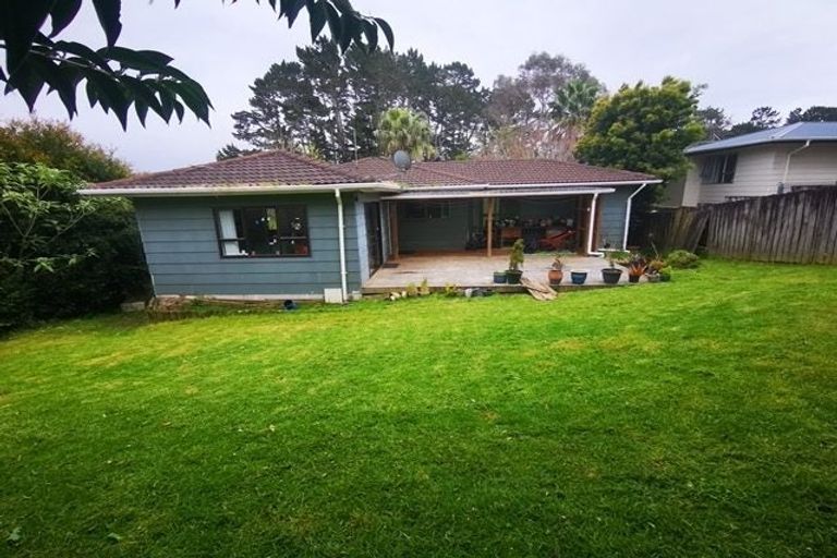 Photo of property in 28 Claverdon Drive, Massey, Auckland, 0614