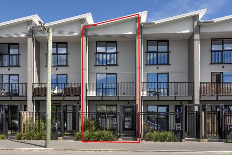 Photo of property in 3/232 Marine Parade, New Brighton, Christchurch, 8061