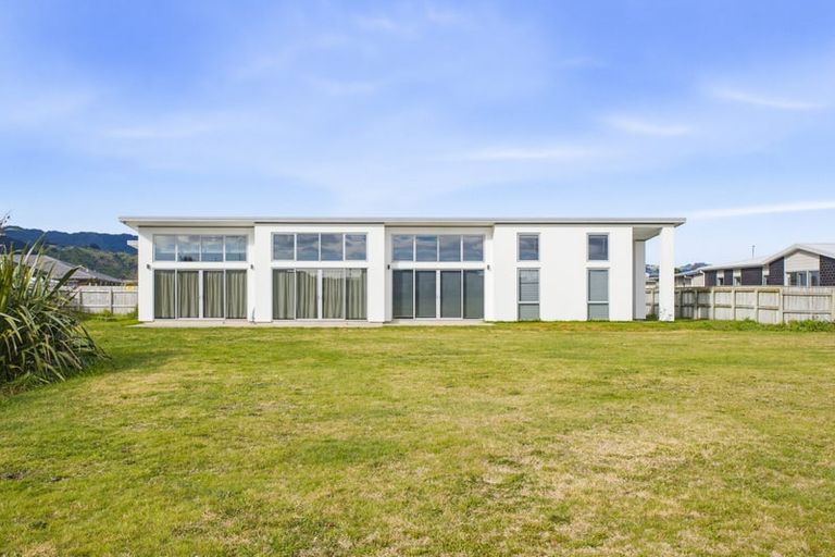 Photo of property in 12 Bridford Way, Paraparaumu, 5032
