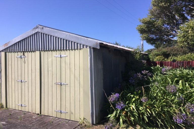 Photo of property in 96 Domett Street, Waitara, 4320