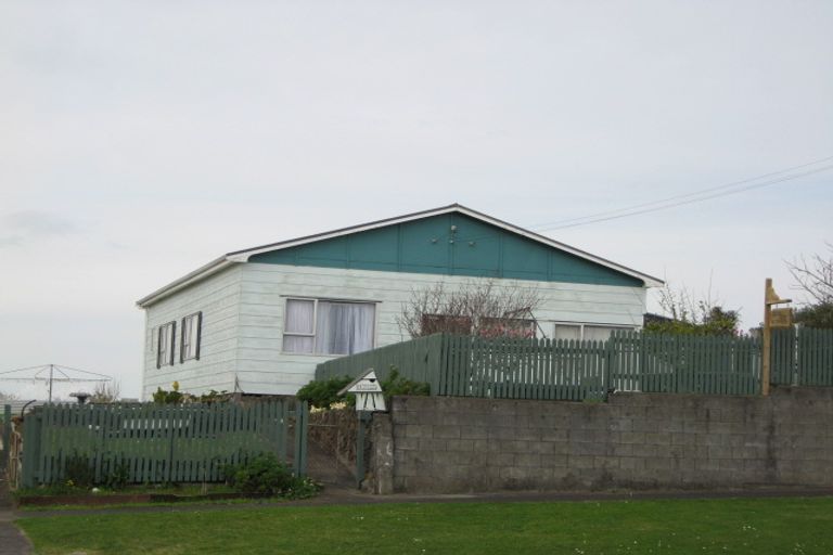 Photo of property in 72 Browne Street, Waitara, 4320