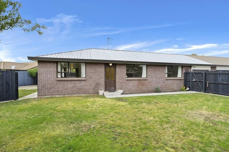 Photo of property in 2/27 Aberfoyle Place, Parklands, Christchurch, 8083