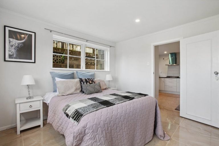 Photo of property in 32 Glenmore Road, Sunnyhills, Auckland, 2010