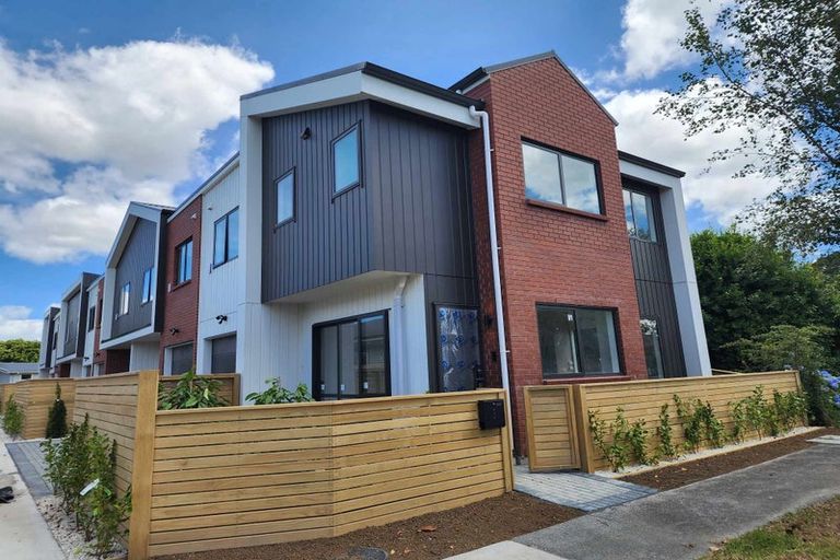 Photo of property in 2/32 Yeovil Road, Te Atatu Peninsula, Auckland, 0610