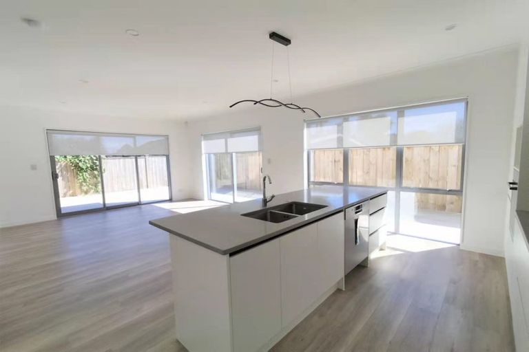 Photo of property in 51c Sunderlands Road, Half Moon Bay, Auckland, 2012