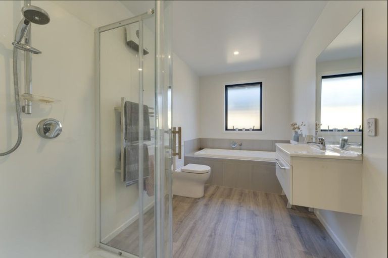 Photo of property in 9 Fallow Street, Jacks Point, 9371