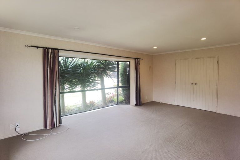 Photo of property in 11 Dalcross Drive, Flat Bush, Auckland, 2016