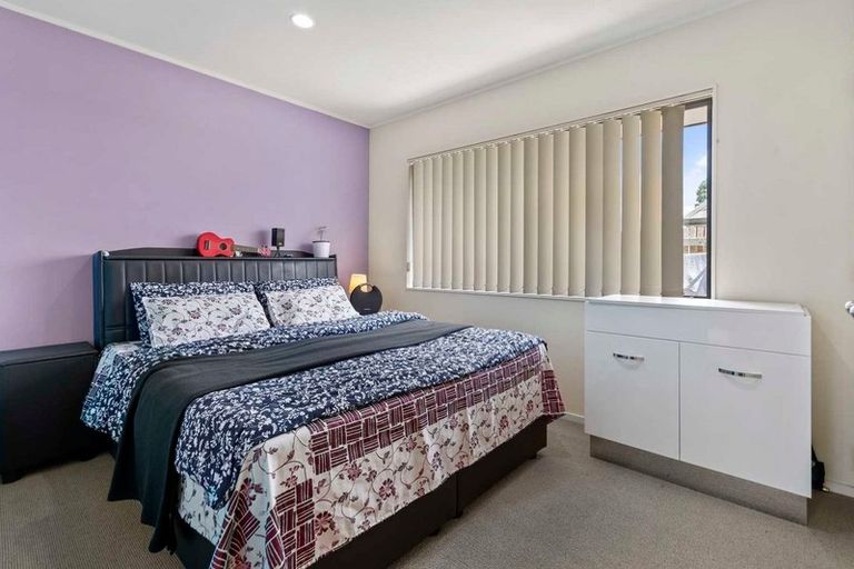 Photo of property in 19 Old Park Place, Takanini, 2112