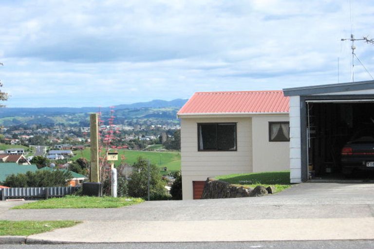 Photo of property in 52 Osprey Drive, Welcome Bay, Tauranga, 3112