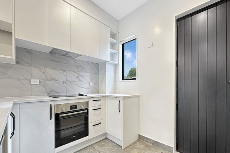 Photo of property in 6/241 Don Buck Road, Massey, Auckland, 0614