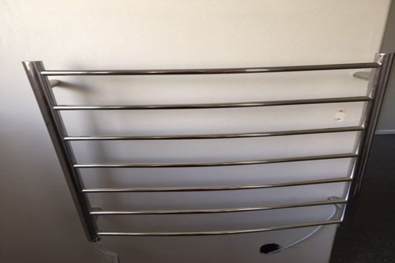 Photo of property in 24b Fitzpatrick Street, Newlands, Wellington, 6037