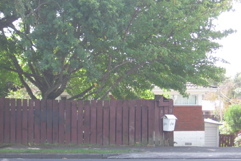 Photo of property in 2/303a Great North Road, Henderson, Auckland, 0612