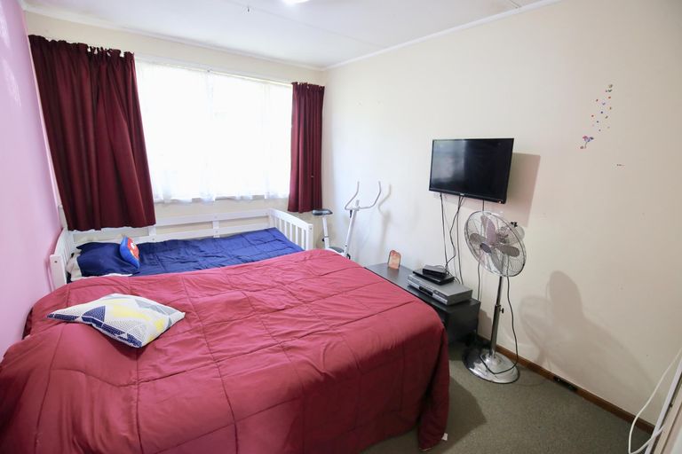 Photo of property in 17 Paul Crescent, Fairfield, Hamilton, 3214