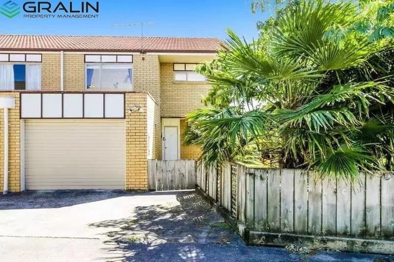 Photo of property in 6/17 Charlenne Close, Ranui, Auckland, 0612
