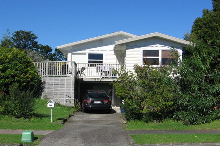 Photo of property in 137 Edgewater Drive, Pakuranga, Auckland, 2010