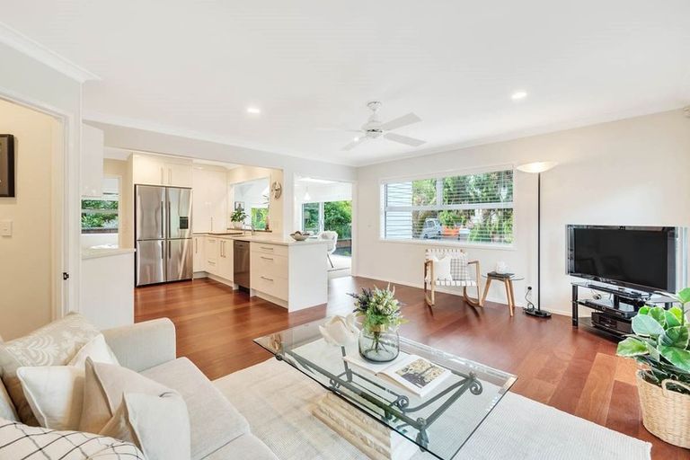 Photo of property in 25 View Road, Campbells Bay, Auckland, 0630