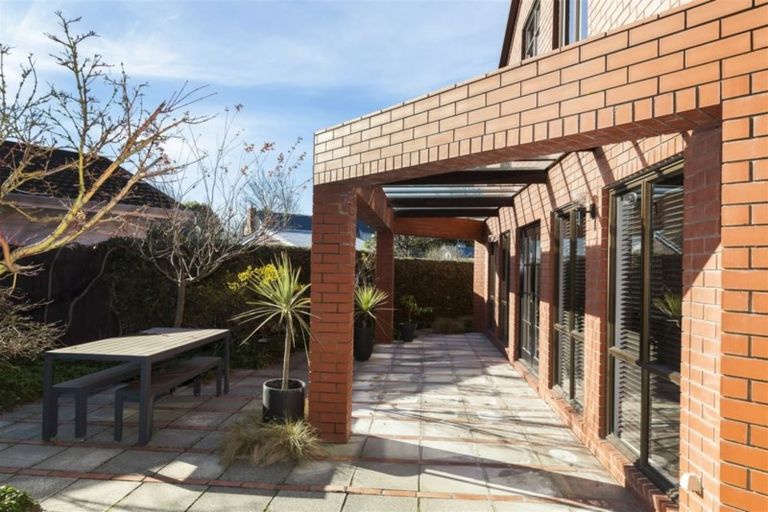 Photo of property in 100a Fendalton Road, Fendalton, Christchurch, 8014