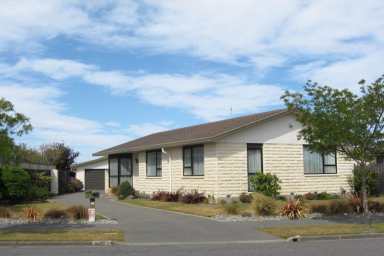 Photo of property in 86 Royal Park Drive, Parklands, Christchurch, 8083