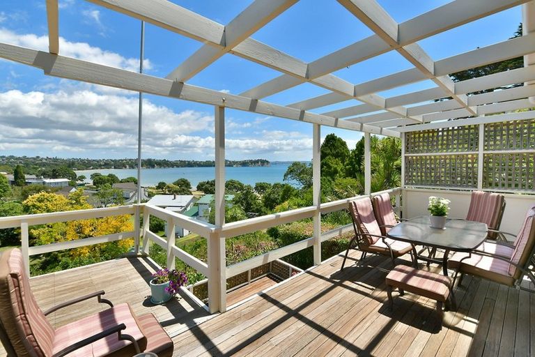 Photo of property in 20a Tindalls Bay Road, Tindalls Beach, Whangaparaoa, 0930